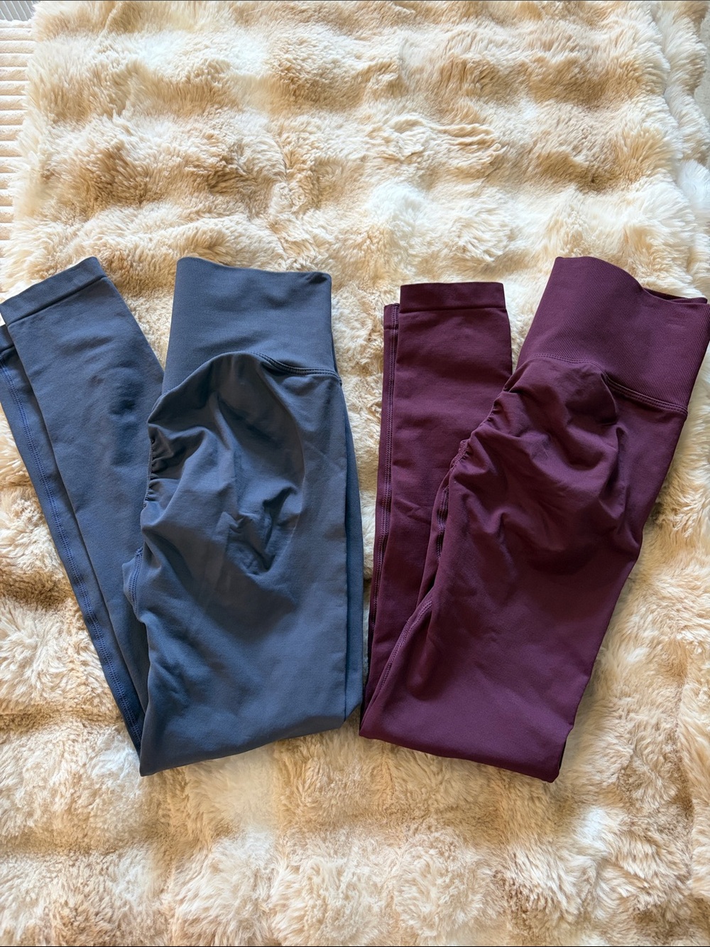 Seamless scrunch butt legging bundle size small burgundy and grey